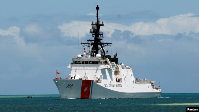 美國海岸警衛隊的伯索夫號巡邏艦2012年6月29日駛入夏威夷珍珠港，準備參加環太平洋軍事演習。