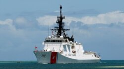 资料照片：参加环太军演的美国海岸警卫队传奇级巡逻舰“伯索夫号”驶入夏威夷珍珠港-希卡姆联合基地。(2012年6月29日)