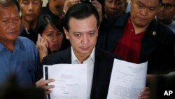 Philippine opposition Sen. Antonio Trillanes holds copies of the decision of the trial court granting him amnesty during a news conference at the Philippine Senate in suburban Pasay city, south of Manila, Philippines, Sept. 5, 2018.
