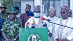 Gwamna Abubakar Sani Bello, yayin da yake bayani kan muhimmancin samar da 'yan sintiri a wani taro na daban (Twitter/Gwamnatin Neja)