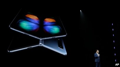 samsung unveils folding phone