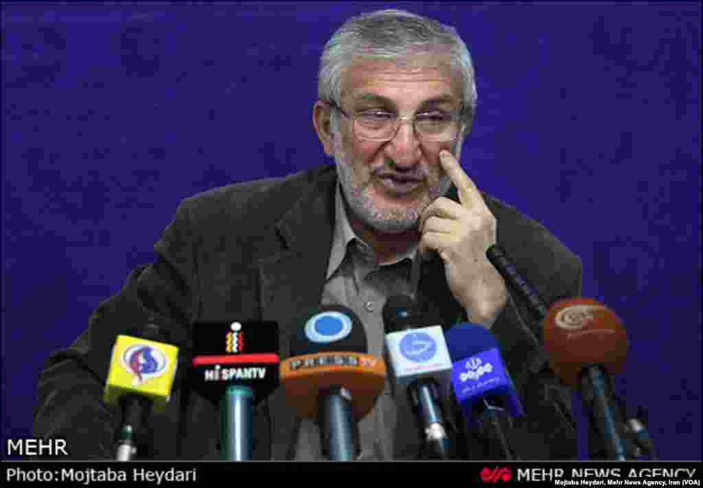 محمد سعیدی کیا، وزیر مسکن و شهرسازی دولت های خاتمی و احمدی نژاد، روز سه شنبه به عنوان نامزد دور یازدهم انتخابات ریاست جمهوری نام نویسی کرد. عکس از مجتبی حیدری، خبرگزاری مهر