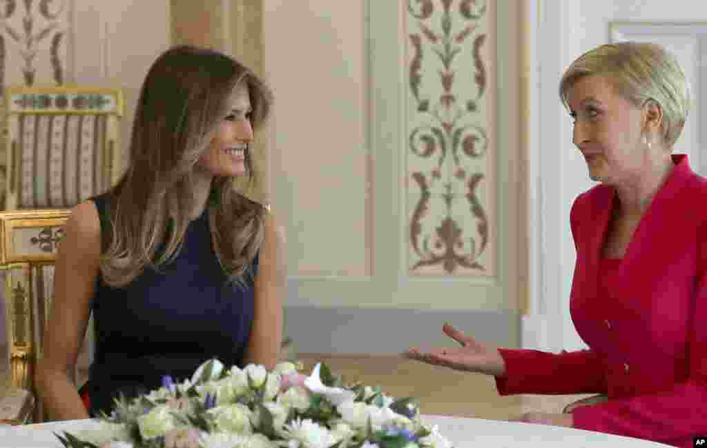 First Lady Melania Trump, left, meets with Poland&#39;s First Lady Agata Kornhauser-Dudain, at the Belvedere palace in Warsaw, July 6, 2017.