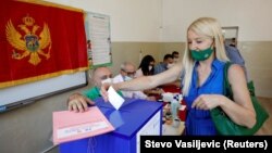 Bỏ phiếu trong mùa dịch COVID-19 tại Podgorica, Montenegro, ngày 30/8/2020.