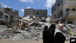 Refah kentinde İsrail hava saldırısında yıkılan bir bina