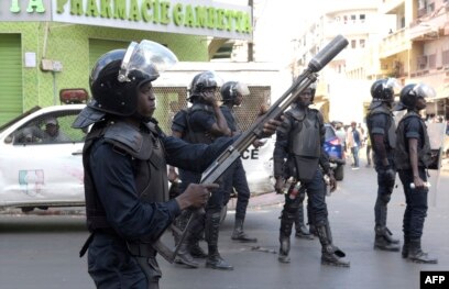 Des policiers sénégalais lors des manifestations à Dakar, le 19 avril 2018