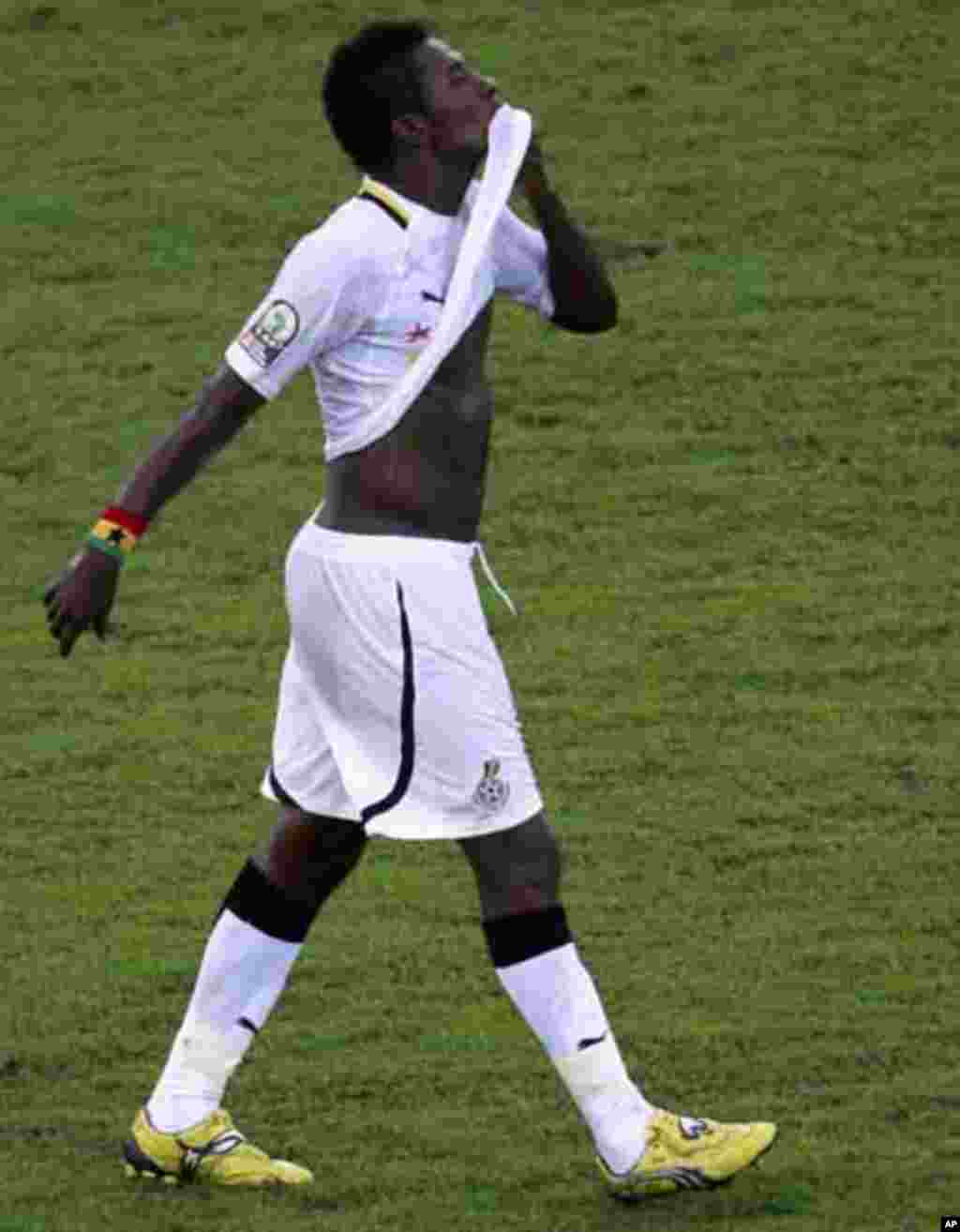 Asamoah Gyan of Ghana reacts after Zambia's goalkeeper Kennedy Mweene catches his penalty during their African Nations Cup semi-final soccer match at Estadio de Bata "Bata Stadium" in Bata February 8, 2012.