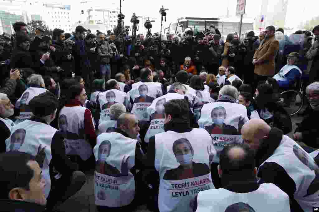 معترضان نزدیک به کردها در شهر استانبول به ادامه زندان لیلا گوون نماینده کرد اعتراض دارند.
