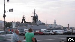 俄罗斯海军新式的“勇敢”号近海轻型护卫舰去年8月海军节期间停靠在圣彼得堡。这艘军舰7月参加了俄中海军在波罗的海的联合军演。
