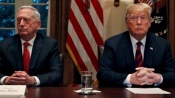 Ông Mattis và ông Trump trong một cuộc họp hồi tháng Mười.