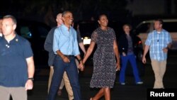 Predsednik Barak Obama i prva dama Mišel na kraju odmora na Havajima. 