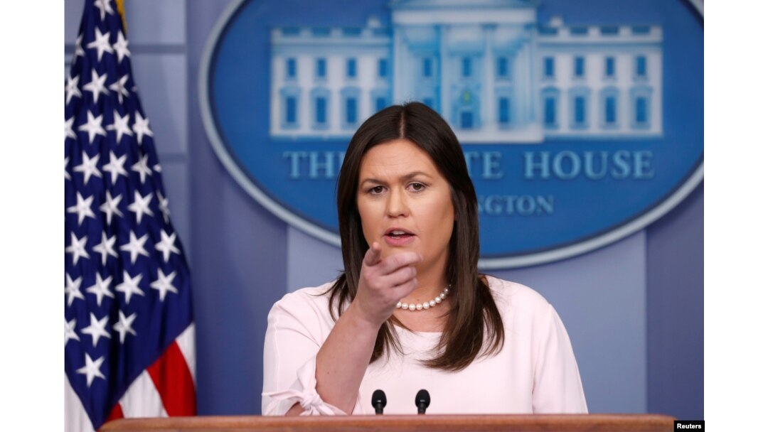 Sara Hakabi Sanders tokom konferencije za medije u Beloj kući