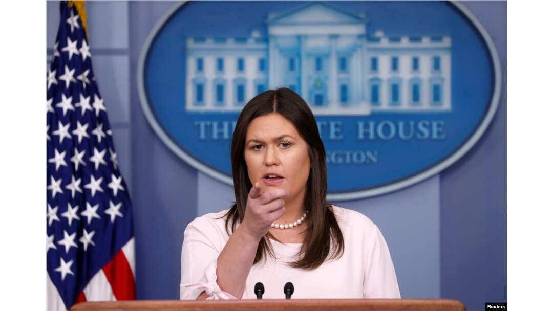 La portavoz de la Casa Blanca Sarah Sanders habla durante una conferencia de prensa en la Casa Blanca en Washington, Estados Unidos, el 2 de julio de 2018. REUTERS / Kevin Lamarque.
