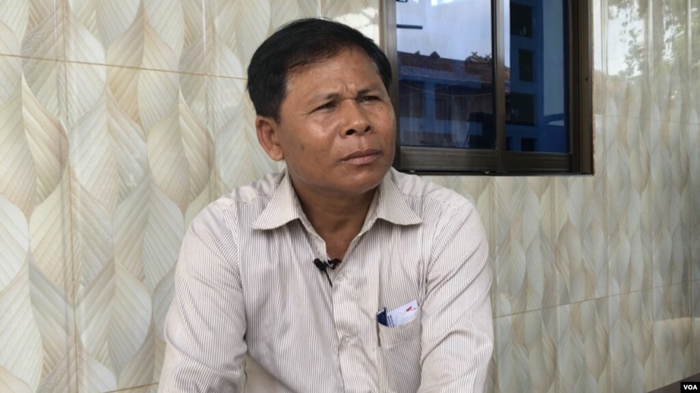 លោក ស៊ុន ធន់ អតីតមន្រ្តីគណបក្សសង្រ្គោះជាតិ ត្រូវបានប៉ូលិសចាប់ខ្លួនកាលពីថ្ងៃទី១ ខែមិថុនា ឆ្នាំ២០២០។ (ស៊ុន ណារិន/VOA)
