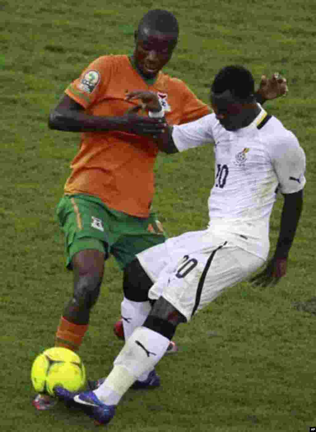 Kwadwo Asamoah of Ghana (R) fights for the ball with Nathan Sinkala of Zambia during their African Nations Cup semi-final soccer match at Estadio de Bata "Bata Stadium" in Bata February 8, 2012.