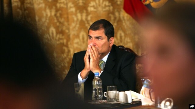 Los grupos de sectores indígenas y sindicales le exigen al gobierno de Correa rectificar impuestos sobre tierras y agua.