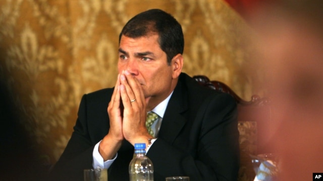 En un anuncio en Milán, en el marco de una gira por Europa, Rafael Correa dijo que existe una conspiración para “tumbar” su gobierno.