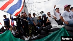 泰国反政府抗议者举行示威活动。