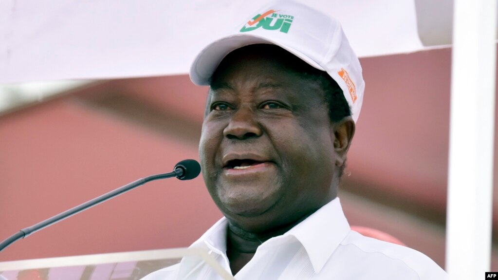 L'ancien président ivoirien et chef du Parti démocratique de Côte d'Ivoire (PDCI), Henri Konan Bédié, s'exprime lors d'un rassemblement au stade Félix Houphouët-Boigny, à Abidjan, le 22 octobre 2016.