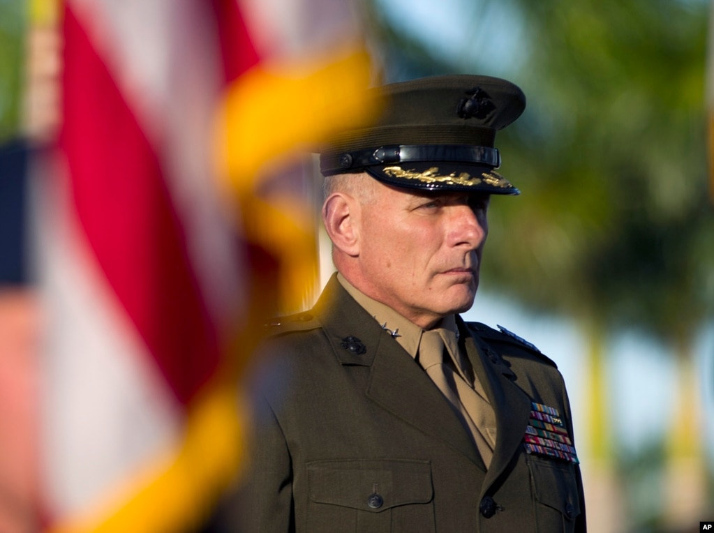 2012年11月19日，約翰&middot;凱利上將在邁阿密舉行的美國南方司令部司令交接儀式上，凱利出任司令。2017年7月28日，凱利受命擔任白宮辦公廳主任，他表示深感榮幸。凱利曾經在海軍陸戰隊服役，一直做到四星上將，過去7個月擔任國土安全部長。他在白宮上任後，國土安全部副部長伊萊恩&middot;杜克將擔任國土安全部代理部長。