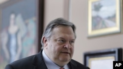 Evangelos Venizelos, the head of the Greek Socialist PASOK party, arrives for a meeting with leader of the New Democracy conservative party Antonis Samaras in Athens, June 20, 2012.
