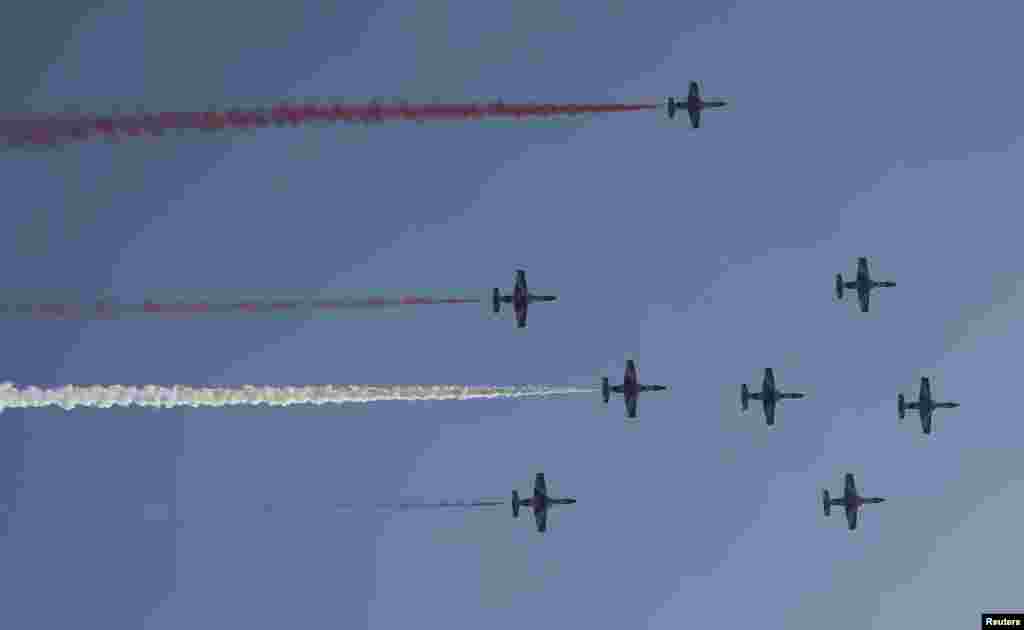 Egyptian military jets fly over Cairo as the head of Egypt&#39;s constitutional court Adly Mansour was sworn in as interim head of state, July 4, 2013. 