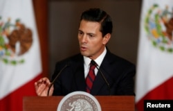 ປະທານາທິບໍດີ ເມັກຊິໂກ ທ່ານ Enrique Pena Nieto ກ່າວຖະແຫລງ ຕໍ່ຜູ້ຊົມ ໃນລະຫວ່າງ ກອງປະຊຸມ ກັບບັນດາສະມາຊິກ ຄະນະນັກການທູດ ໃນນະຄອນຫຼວງ Mexico City ຂອງເມັກຊິໂກ.