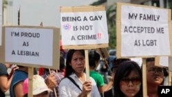 Para aktivis LGBT Indonesia dalam sebuah demonstrasi persamaan hak di Jakarta, 2011.