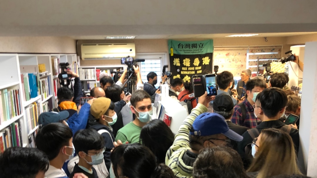 香港銅鑼灣書店4月25日正式在台北開幕,創辦人林榮基說,台灣是香港人最後的堡壘(美國之音黃麗玲攝)
