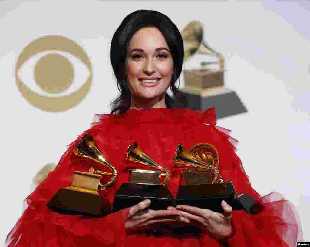 گلوکارہ کیسے مسگریوز نے چار ایوارڈز حاصل کئے جس میں سے ایک ایوارڈ ان کی سال کی بہترین البم گولڈن آور کو دیا گیا۔