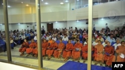 Krerët e mbijetuar të Kmerëve të Kuq dalin para një gjykate në Kamboxhia