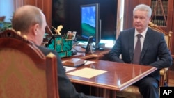 Сергей Собянин беседует с президентом Владимиром Путиным (Фото из архива)