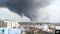 In this video grab a large plume of smoke rises from the Mexican State oil company Petroleos Mexicanos' petrochemical plant after an explosion in Coatzacoalcos, Mexico, April 20, 2016.