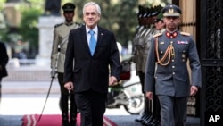 Le président chilien Sebastian Piñera arrivant au palais présidentiel de La Moneda à Santiago, le 11 novembre 2019.