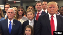 Keluarga Donald Trump saat menunggu hasil penghitungan akhir suara pemilih dalam Pilpres AS 2016 (Fot: dok).