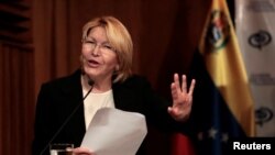 La procureure générale Luisa Ortega Diaz donne une conférence de presse à Caracas, le 31 juillet 2017. 