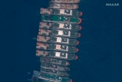 太空技術公司Maxar Technologies提供的這張衛星圖像顯示，眾多中國船隻3月23日停泊在南中國海有爭議的牛軛礁附近。