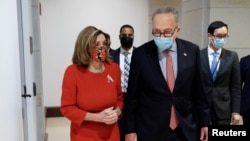 Nanci Pelosi, presidente da Câmara, e Chuck Schumer, líder do Senado