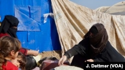 جنگ در شهر موصل خانواده های سنی مذهب را از خانه های شان بیجا کرده است