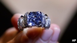 حلقه «الماس آبی آسمانی» 