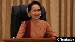 နိုင်ငံတော် အတိုင်ပင်ခံပုဂ္ဂိုလ် ဒေါ်အောင်ဆန်းစုကြည်။ (ဓာတ်ပုံ - Myanmar State Counsellor Office - သြဂုတ် ၂၈၊ ၂၀၂၀)