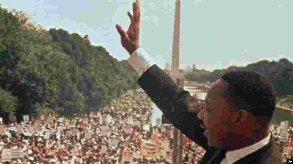 ማርቲን ሉተር ኪንግ ጁንየር (Martin Luther King, Jr.) በሊንከን መሞርያል ታሪካዊውን ንግግር&nbsp; &quot;I Have a Dream&quot; በዋሽንግተን ሲሰጥ እአአ 1963