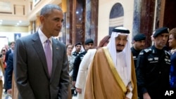 President Barack Obama and Saudi Arabia's King Salman walk together to a meeting at Erga Palace in Riyadh, Saudi Arabia, April 20, 2016. 