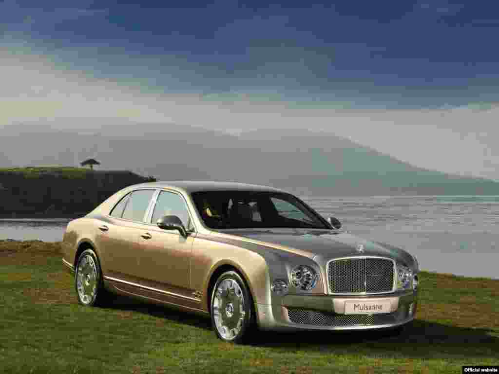 Bentley Mulsanne Potência máxima&nbsp; 512 (377)Cv / 4.200 r.p.m.