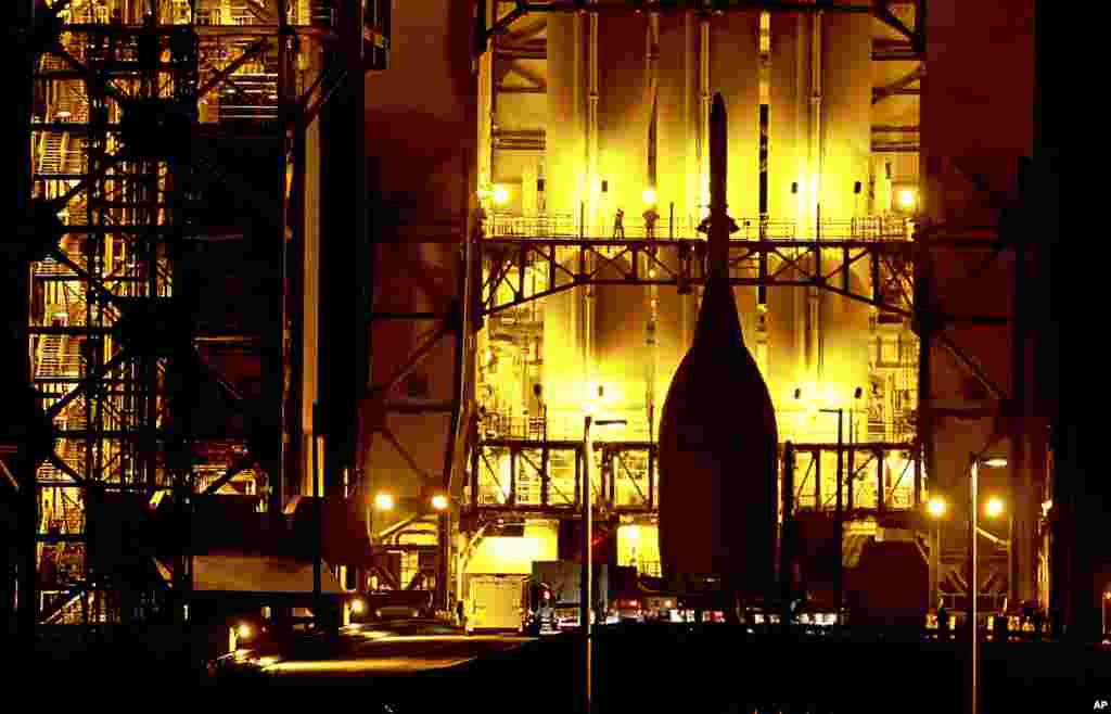 Tàu vũ trụ Orion đến Trạm Không gian Cape Canaveral ở Florida. Chuyến bay thử nghiệm cho Orion theo lịch trình sẽ diễn ra vào ngày 4 tháng 12.