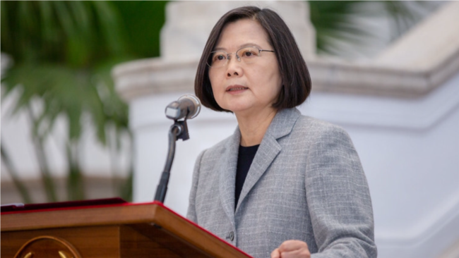 台湾总统蔡英文2020年4月1日在记者会上发表讲话(台湾总统府提供)
