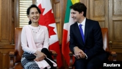 Canada's Prime Minister Justin Trudeau (R) meets with Myanmar State Counsellor Aung San Suu Kyi in Trudeau's office on Parliament Hill in Ottawa, Ontario, Canada, June 7, 2017. 