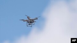 Polisi di kota Marietta, Georgia, AS menggunakan drone untuk memantau situasi (foto: ilustrasi). 