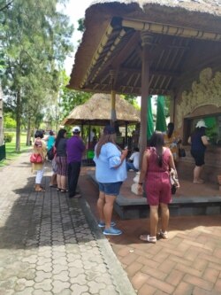 Jumlah wisatawan menurun drastis di obyek wisata Taman Ayun, Mengwi, Bali. (courtesy: Dewa Made Regawa)