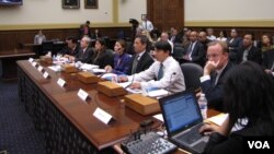 Các nhà hoạt động vì nhân quyền Việt Nam có mặt tại cuộc điều trần của Ủy ban đối ngoại Hạ Viện Hoa Kỳ, ngày 11/4/2013. 